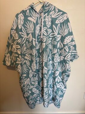 Ripskirt Hawaii Teal and White Tropical Swim Coverup Hoodie